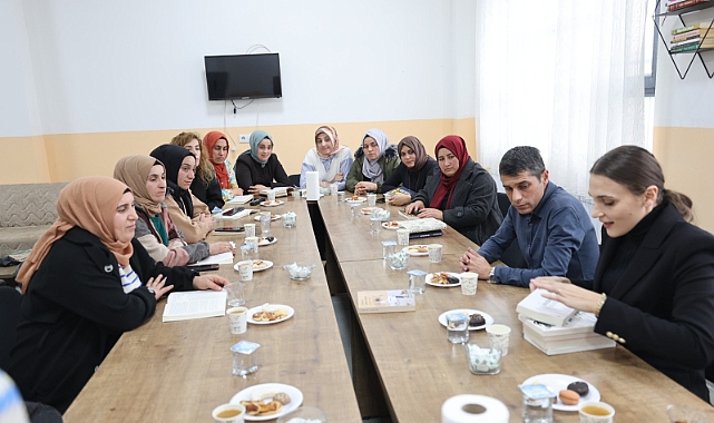 Iğdır'da Köylü Kadınlar, Pedagojik Kitaplar Okuyarak Çocuklarını Geleceğe Hazırlıyorlar
