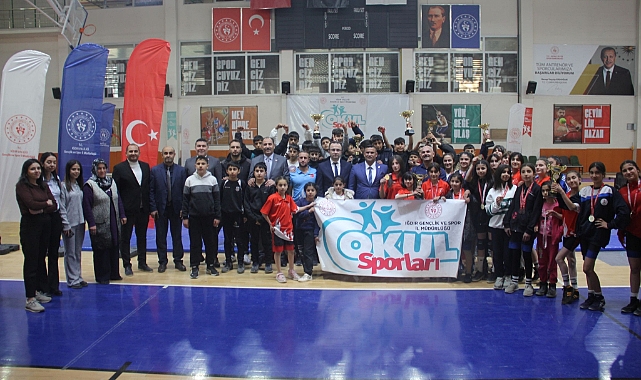 Iğdır'da Okul Sporları Güreş Müsabakaları Tamamlandı