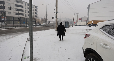 Iğdır'da Sabah Saatlerinde Başlayan Kar Yağışı Etkisini Sürdürüyor