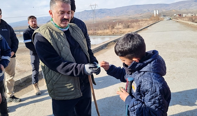 Iğdır Valisi Ercan Turan Anma etkinliğine katılan sporcuları ödüllendirdi