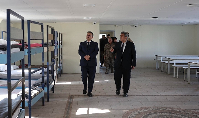 Iğdır Valisi Turan, Düzensiz Göçmen Ön Kabul ve Sevk Merkezi'ni Ziyaret Etti