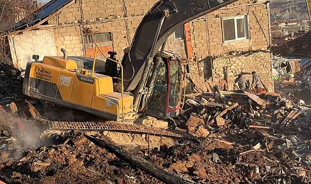 Isparta'da Ev Yangını: 2 Katlı Müstakil Ev Küllere Döndü