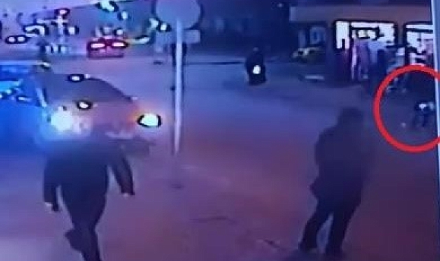 İznik'te Topunu Almak İsteyen Çocuğa Araç Çarptı