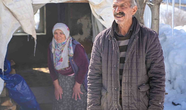 Kar Esareti Altındaki Köyde Tek Başına Yaşayan Ailenin İmdadına İl Özel İdaresi Yetişti