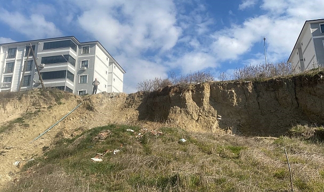 Karabük'te Su Borusu Patlaması Sonrası Toprak Kayması: İki Apartman Tehlikede