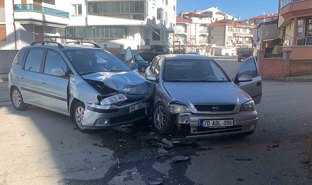 Karaman'da Kavşakta Kaza: 3 Yaralı