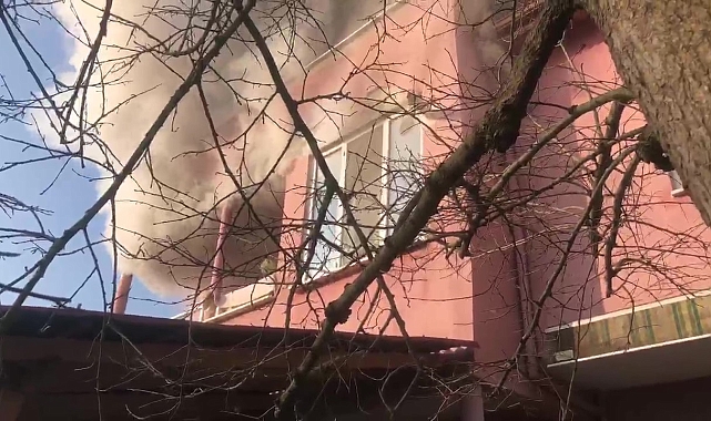 Kartepe'de Ev Yangını: 2 Kişi Dumandan Etkilendi