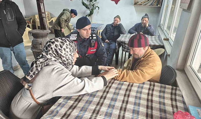 Kaybolma riski taşıyan vatandaşlara akıllı saat dağıtımı yapıldı