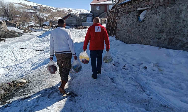 Kızılay Ağrı Şubesi'nden Örnek Çalışma: Soğuk Havaya Rağmen İhtiyaç Sahiplerine Yardım Eli Uzatılıyor