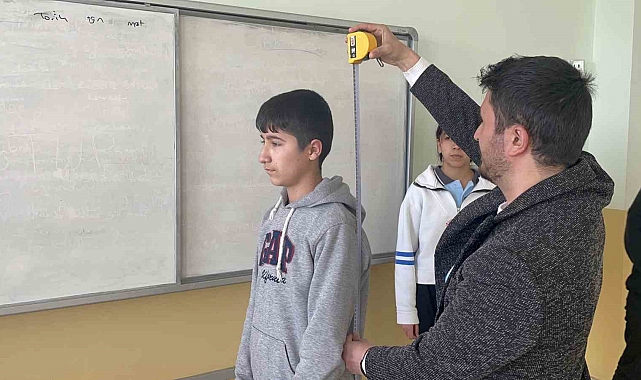 Malazgirt'te Öğrencilere Skolyoz Taraması Yapıldı