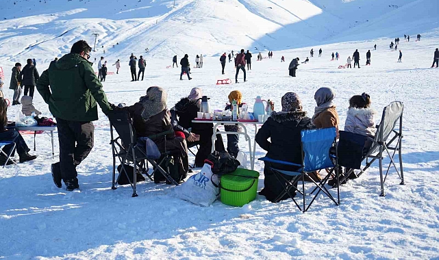 Muş'ta Kar Sevinci: Güzeltepe Kayak Merkezi Doldu Taştı
