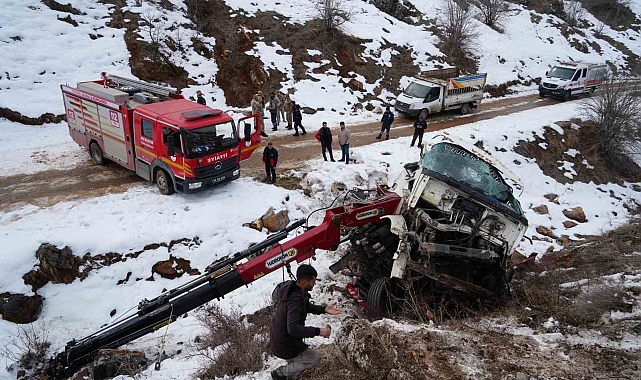Muş'ta Park Halindeki Vinç Uçurumdan Yuvarlandı