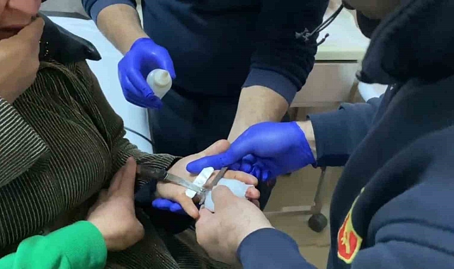Şanlıurfa'da Yüzük Sıkışması Kabusu: İtfaiye Ekipleri Yardım Çağrısına Cevap Verdi