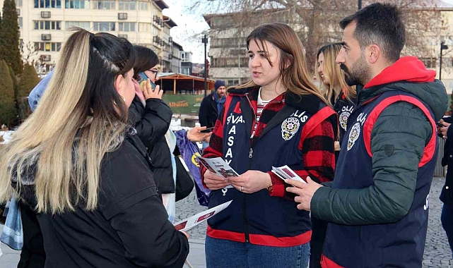 Sivas'ta 'Kadına El Kalkamaz' ve KADES broşürleri dağıtıldı