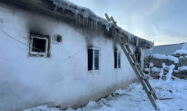 Tekman'da Ev Yangını: İtfaiyenin Hızlı Müdahalesi Faciası Önledi