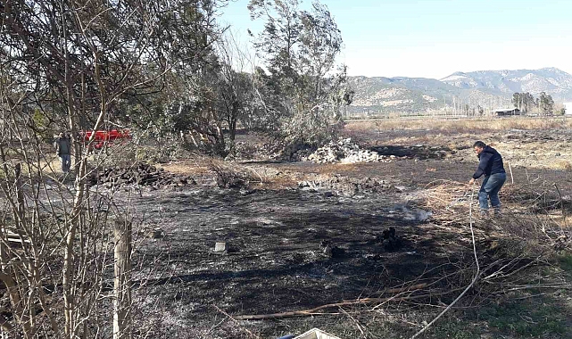 Traktörden çıkan kıvılcım evi küle çevirdi