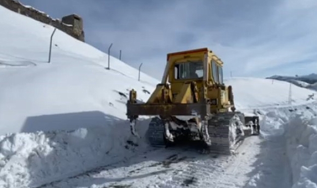 Tunceli'de Kar Engeli Devam Ediyor: Kırdım Köyü Yolunu Açma Çalışmaları Sürüyor
