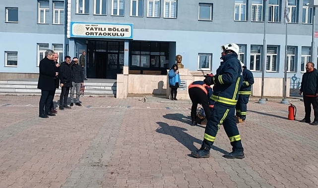 Van Özalp'te Öğrencilere Yangın Eğitimi ve Tatbikatı