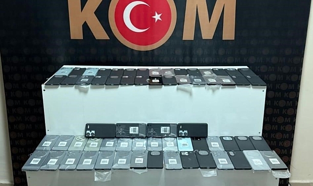 Van'da Milyonluk Kaçak Cep Telefonu Operasyonu