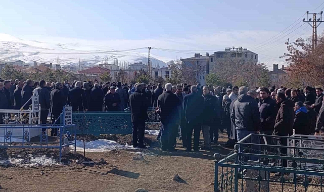 Van'da Otobüs Muavini Gözyaşları Arasında Toprağa Verildi