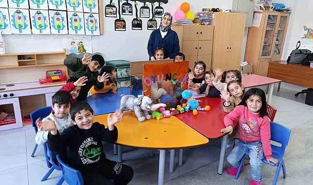 Vanlı Öğrencilerden Örnek Proje: Oyuncaklar Hastanede ve Köy Okullarında Umut Oldu