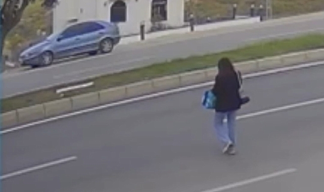 Adana'da Telefona Dalıp Yola Çıkan Genç Kıza Otomobil Çarptı! Ağır Yaralı