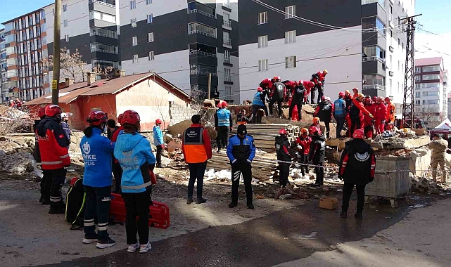 Bitlis'te 438 kişinin katılımıyla deprem tatbikatı yapıldı