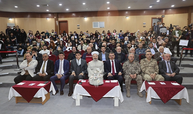 Diyanet İşleri Başkanı Erbaş, Iğdır Üniversitesinde "İslamın Rehberliğinde Bilgiden Bilince" Semineri Verdi