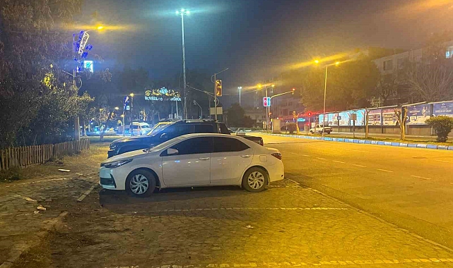 Şanlıurfa Birecik'te Park Halindeki Otomobile Silahlı Saldırı: Motosikletli İki Kişi Ateş Açtı