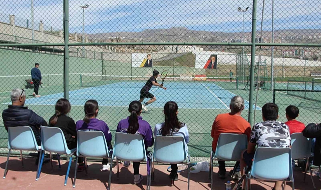 Şırnak'ta Tenis Heyecanı: 12 İlden 130 Sporcu Bölge Birinciliği İçin Ter Döküyor