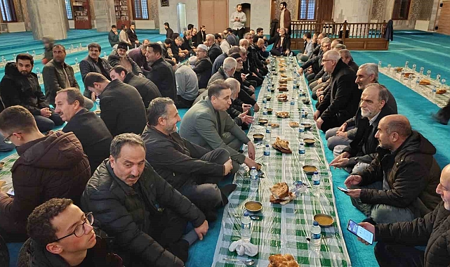Van'da "11. Geleneksel Ümmet İftarı" Dayanışma ve Dualarla Gerçekleşti