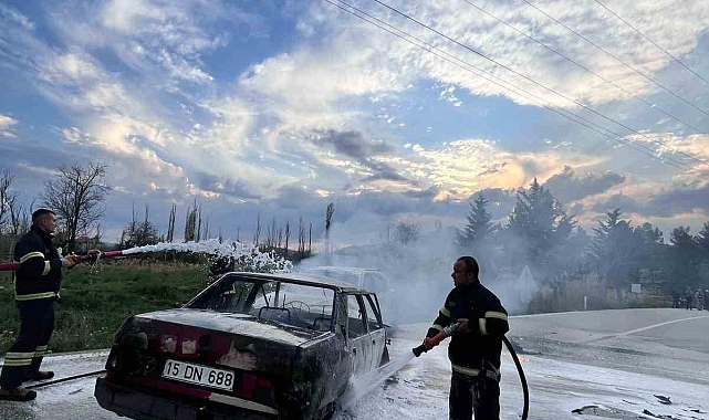 Burdur'da Kafa Kafaya Çarpışan İki Otomobil Alev Aldı: 1 Ölü, 4 Yaralı