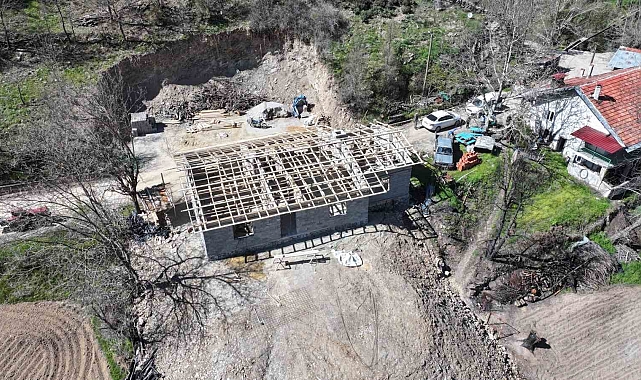 Isparta Belediyesi'nden Uzak Köye Vefa Eli: Yangında Evini Kaybeden Havva Nine Yeni Yuvasına Kavuşuyor