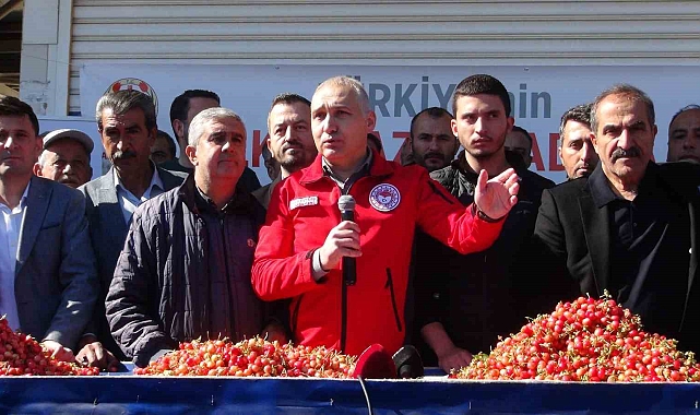 Kuzey Yarımküre'nin İlk Kirazı Manisa'dan: Kilosu 3 Bin 500 TL'ye Satıldı