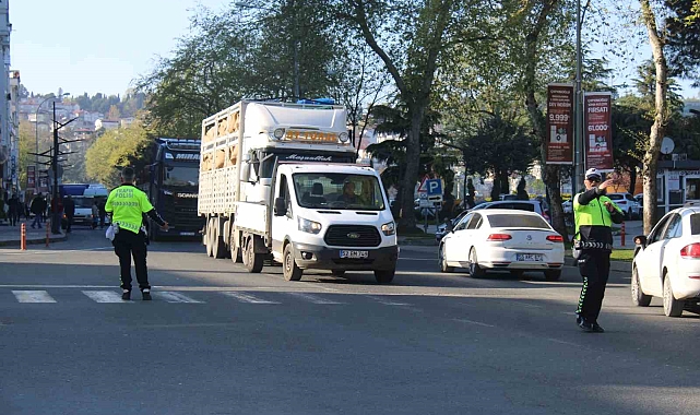 Ünye'de Tünel Çalışması Trafiği Sahil Yoluna Taşıdı: Uzun Kuyruklar Oluştu