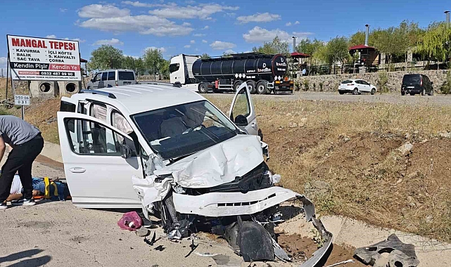 Bingöl'de Trafik Kazası: 3 Yaralı