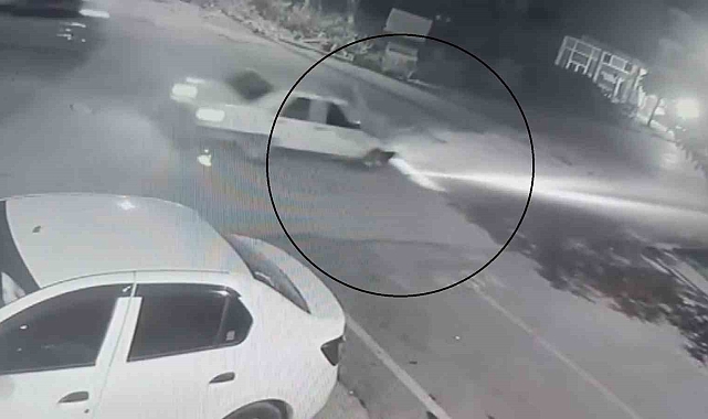 Hatay'da Yaya Geçmeye Çalışırken Otomobil Çarptı: Kaza Anı Kamerada!