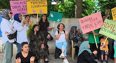 Iğdır'da Esra Ertekin Davasında İlk Duruşma: Kadınlar Adliye Önünde Adalet İçin Haykırdı
