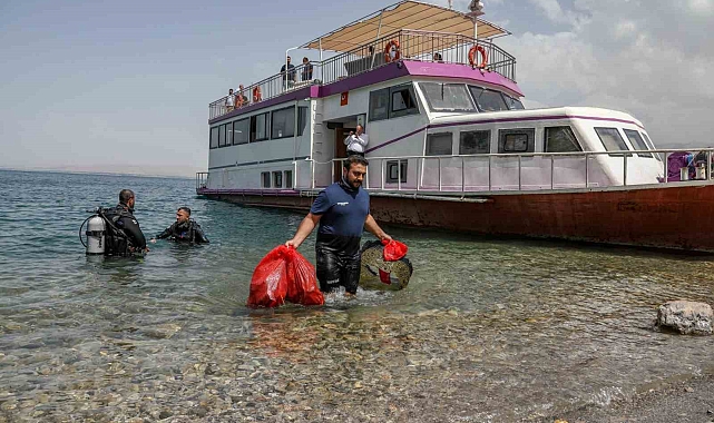 Van Gölü'nden Çıkan Atıklar Pes Dedirtti: Oto Lastiğinden Plastik Şişeye Her Şey Var!