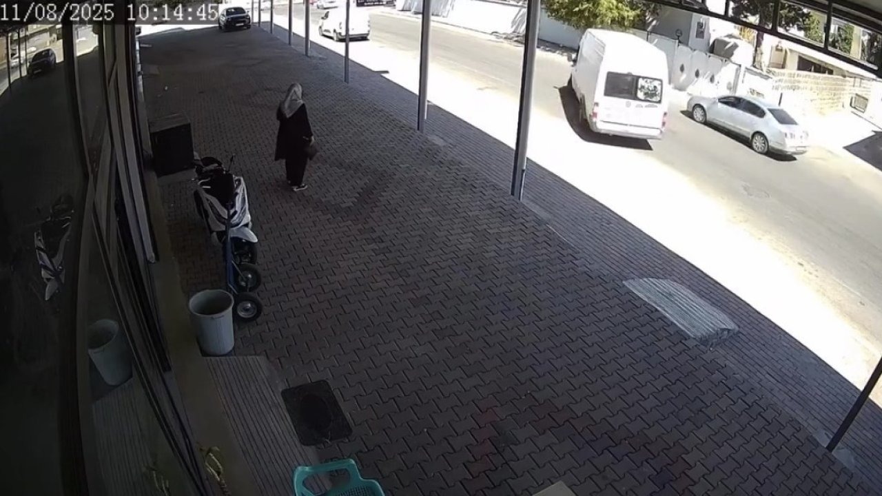 Siverek'te Minibüsün Yol Açtığı Kaza Güvenlik Kamerasında