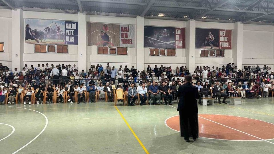 Van Başkale'de Yaz Kur'an Kursu Kapanışı Coşkuyla Kutlandı