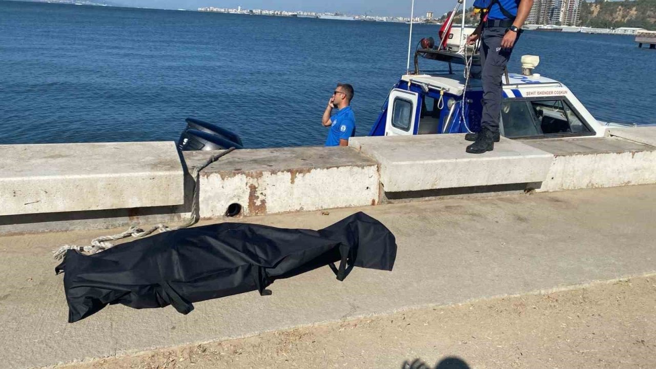 İzmir Bayraklı Sahili'nde Erkek Cesedi Bulundu