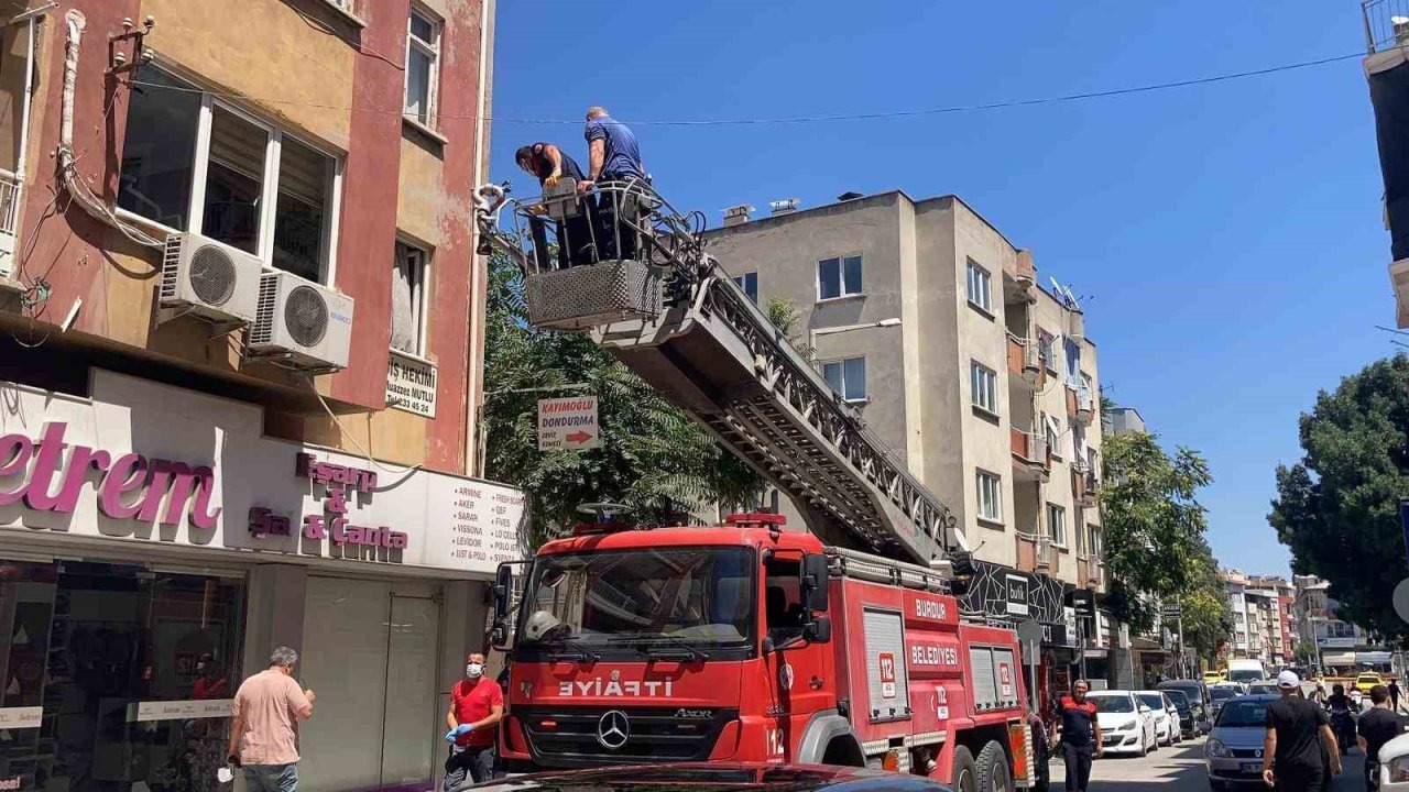 Burdur'da Kötü Koku Alarmı: Ekipler İki Daireye Baskın Yaptı