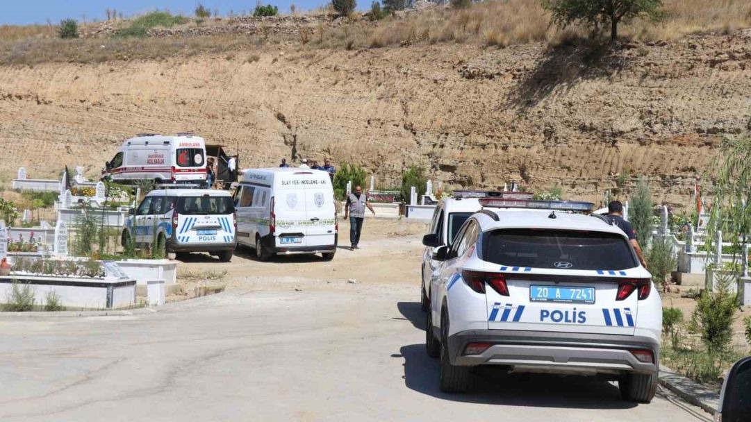 Denizli'de Mezarlıkta Yaşayan Yaşlı Adam Ölü Bulundu