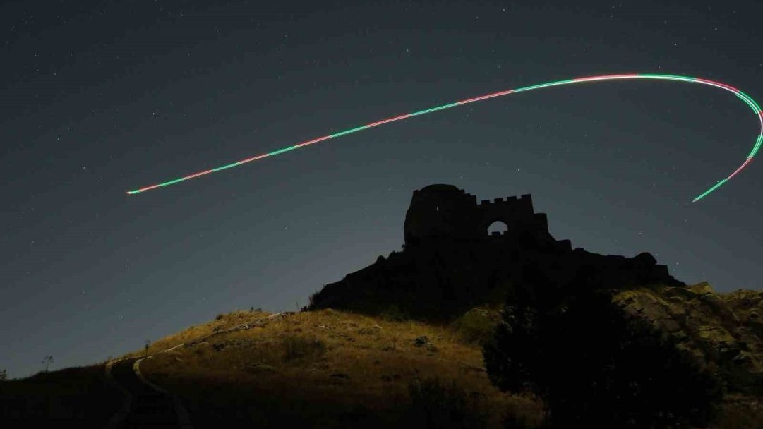 Gümüşhane'deki Kov Kalesi, Perseid Meteor Yağmuruna Ev Sahipliği Yaptı