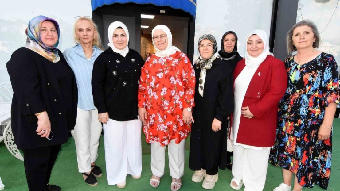 Erzurum Gönüllü Anneler Derneği, Hayır Çarşısı Açtı