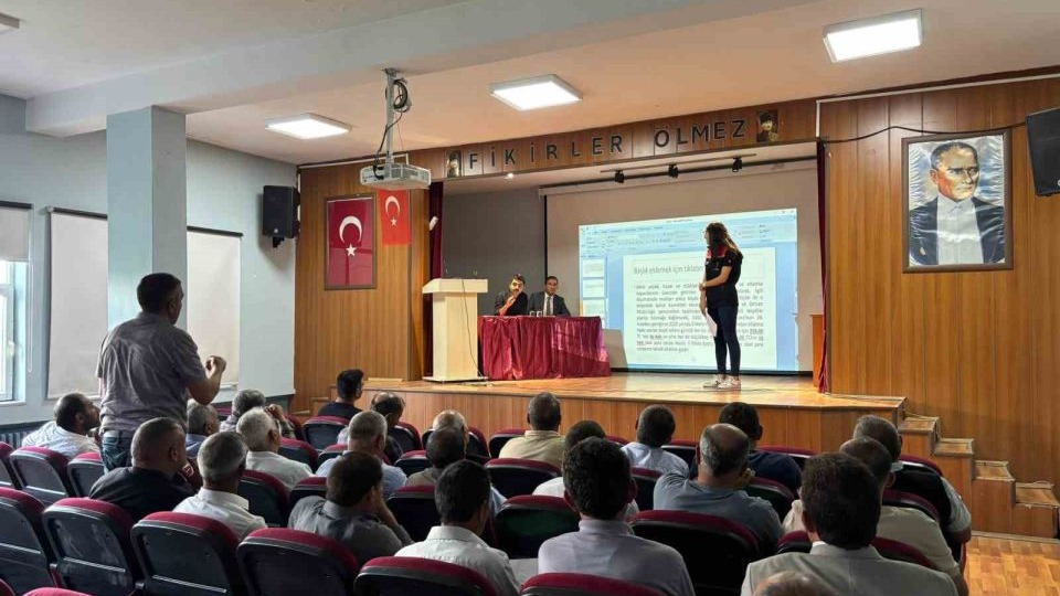 Susuz'da Muhtarlara Mera ve Köy Kanunu Bilgilendirmesi