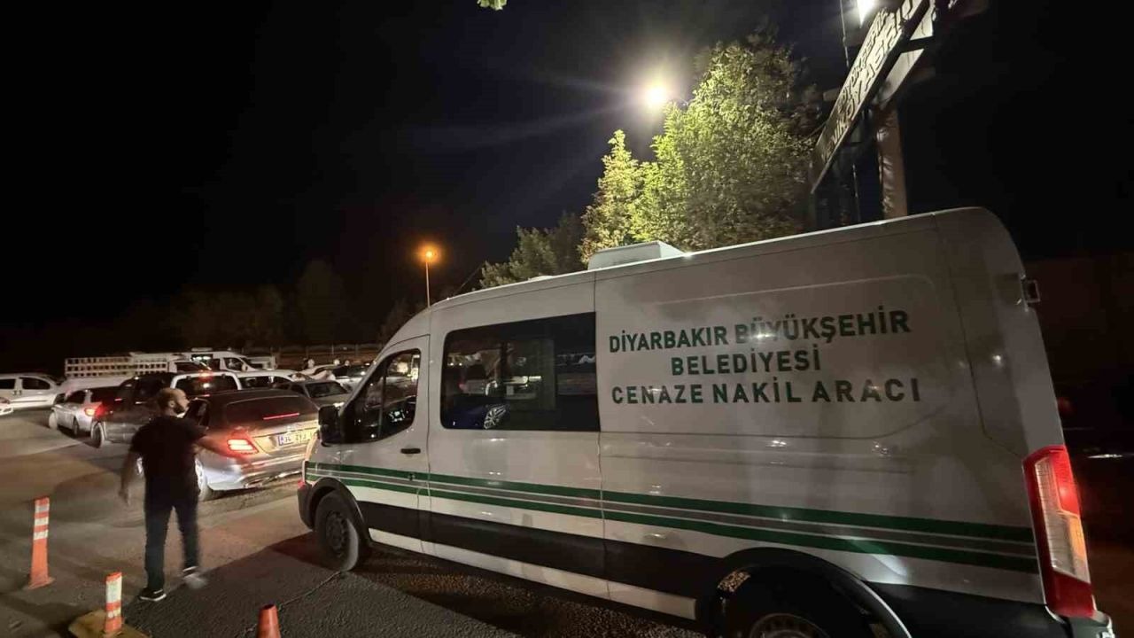 Diyarbakır'da Babasının Görevli Olduğu Birime Gelen İhbarla Boğulduğu Ortaya Çıkan Genç Son Yolculuğuna Uğurlandı