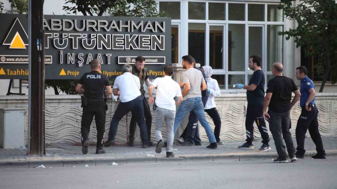 Konya'da Pompalı Tüfekle İş Yerini Kurşunlayan Genç Dehşet Saçtı