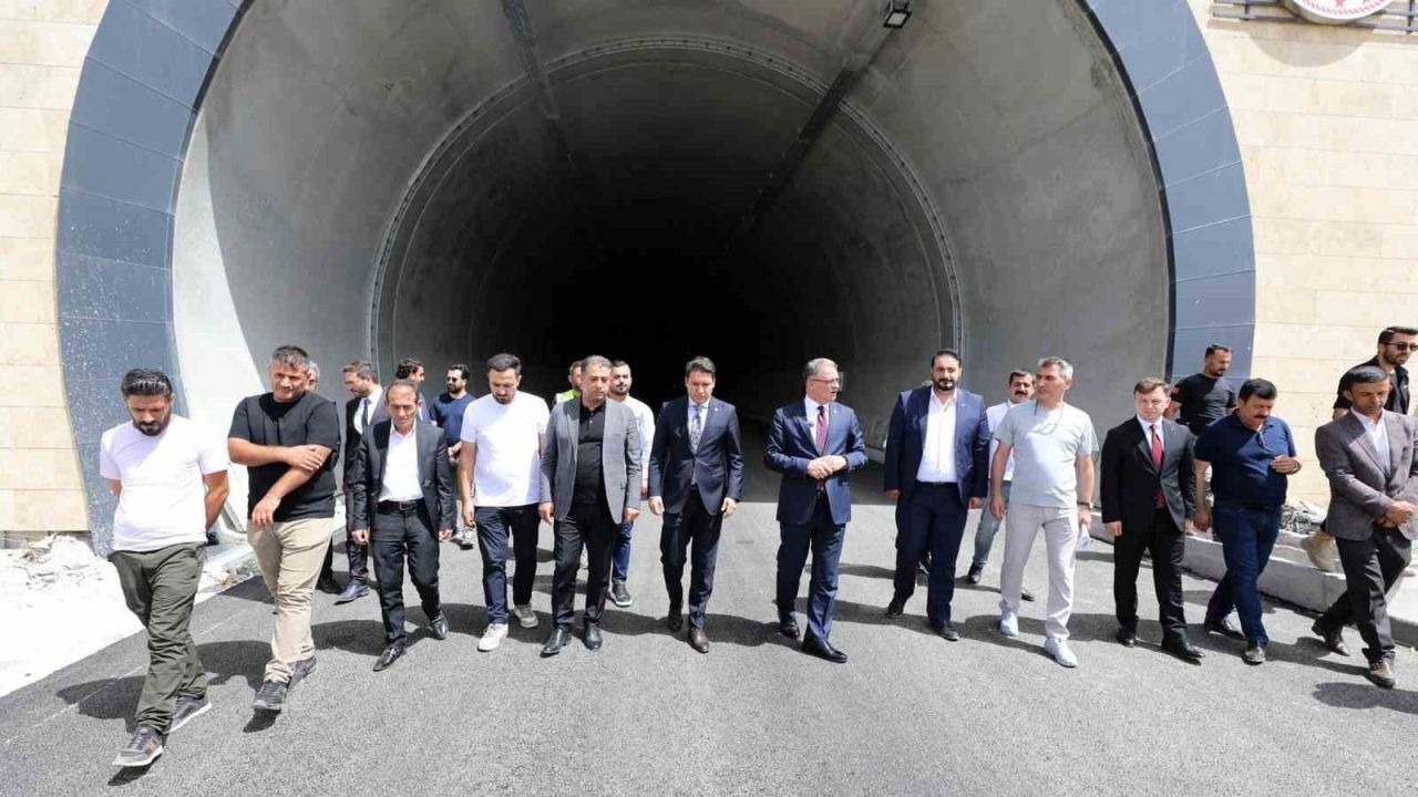 Van-Hakkari Arasındaki Güzeldere Tüneli'nin İkinci Tüpü Yakında Tamamlanıyor